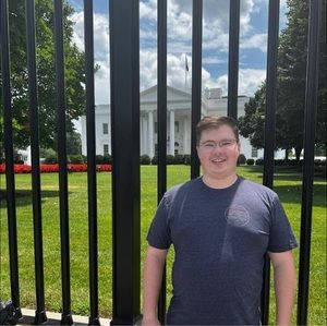 Meet your Posher, Max